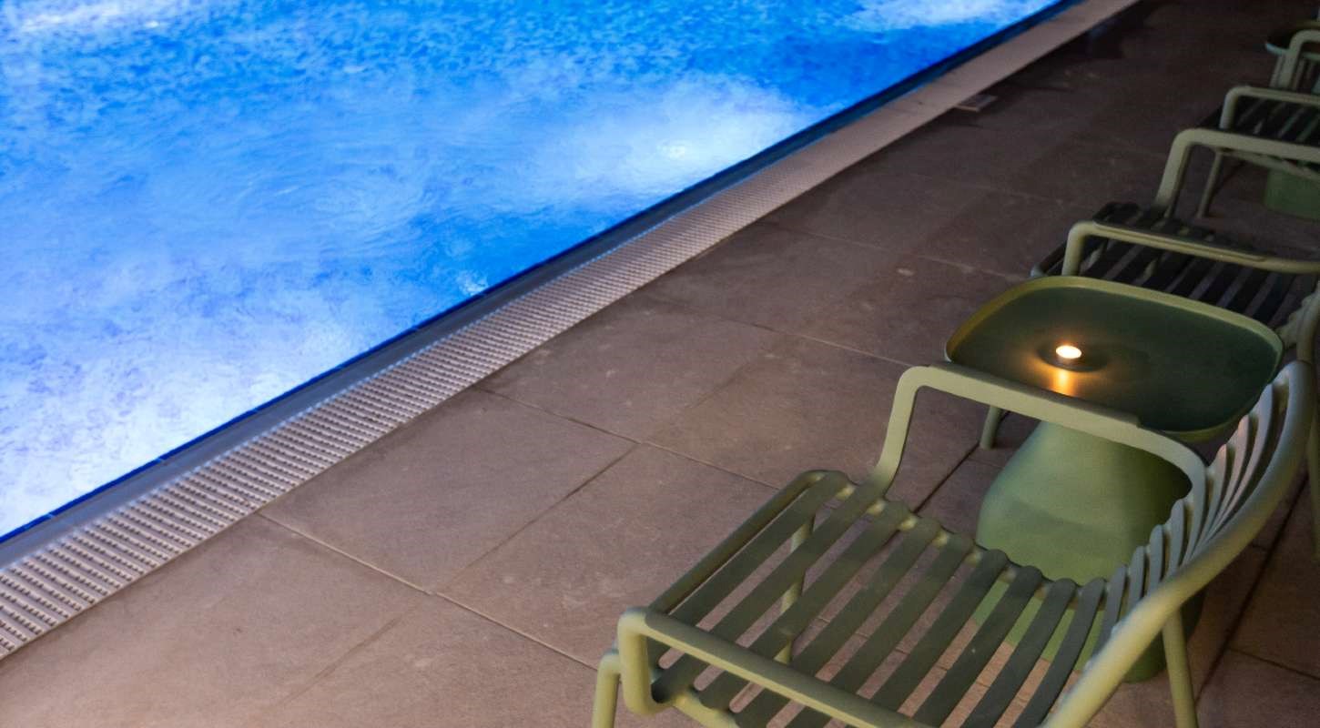 Desert Arad Hotel - seating area - the hotel pool