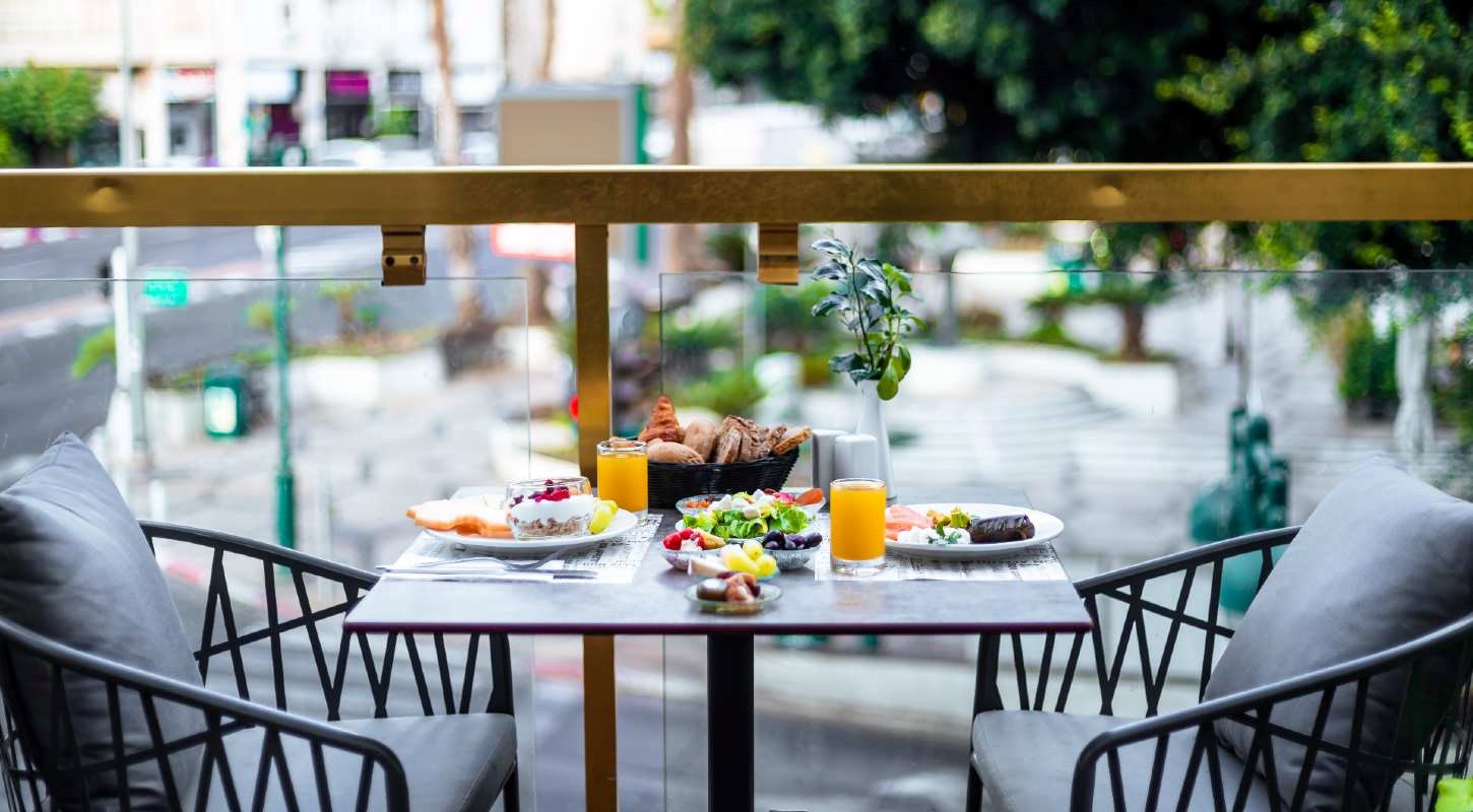 ramargan-ramada-lobby-balcony-3-1450-800