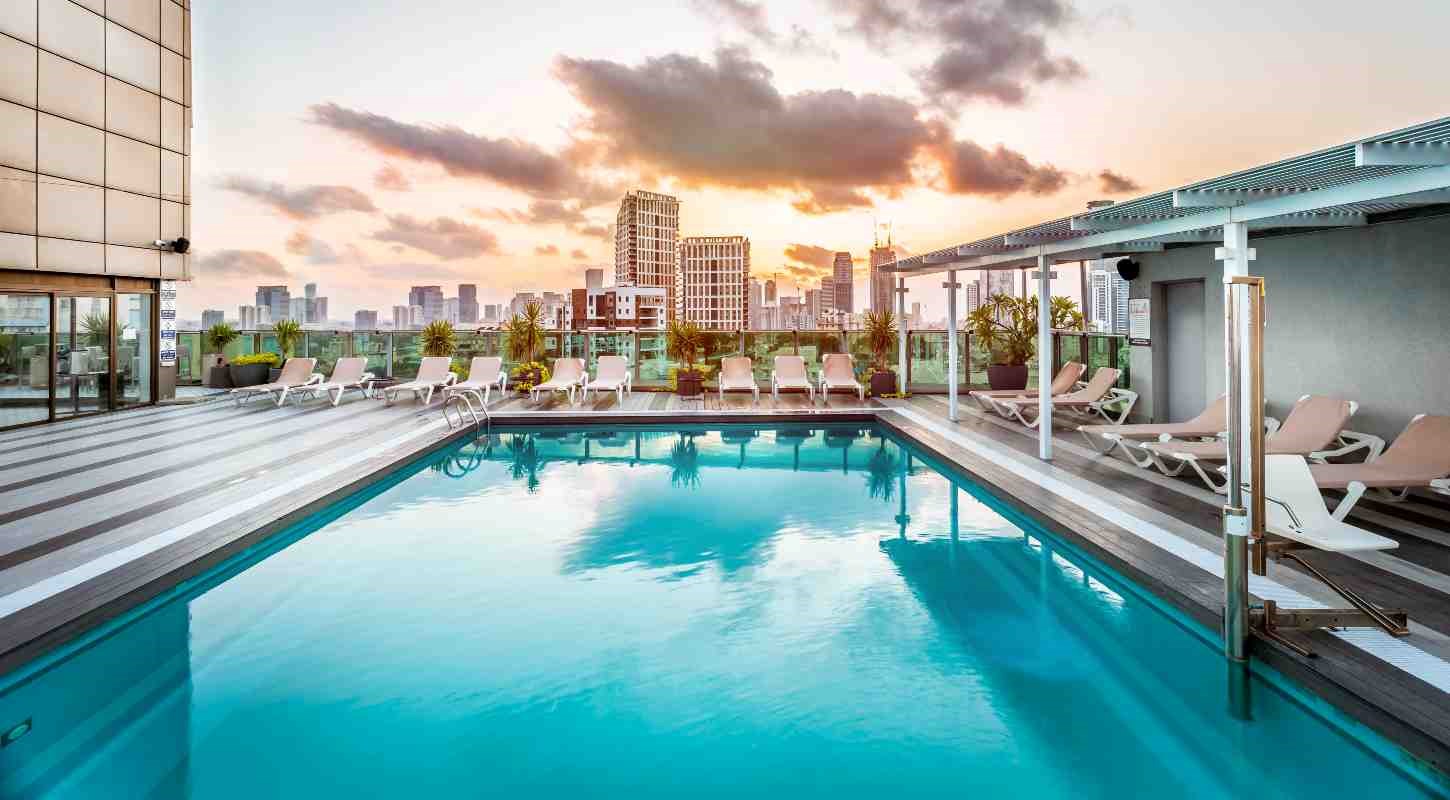 ramatgan-ramada-pool-17-1450-800