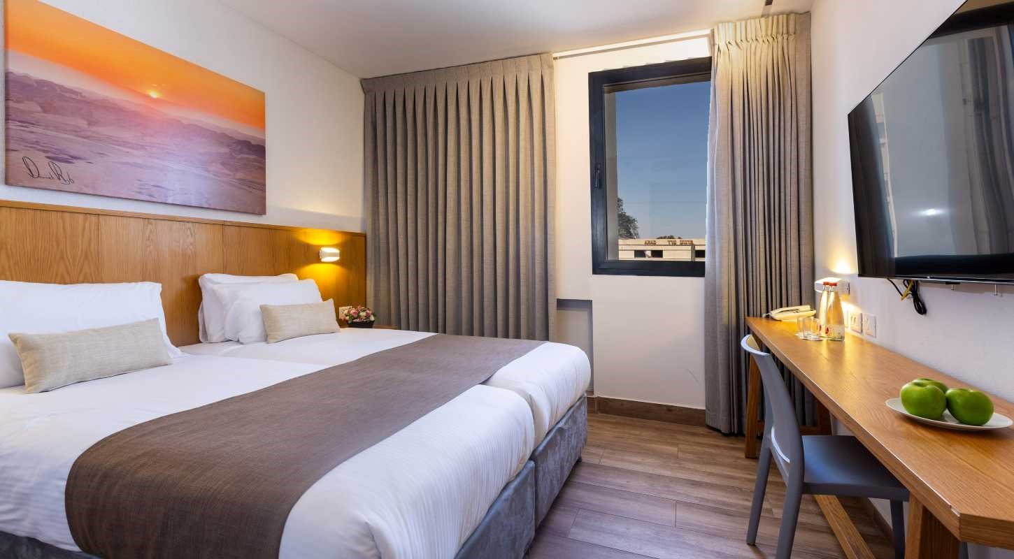 711a3768-hdr-stndrt-zvcy-2-